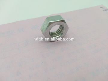 鉄の亜鉛色の物質的な六角頭の挿入物のロックナットのメートル標準的なナット