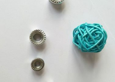 締める物M5 - M20サイズのための白い亜鉛終わりの炭素鋼の六角頭のフランジのナット
